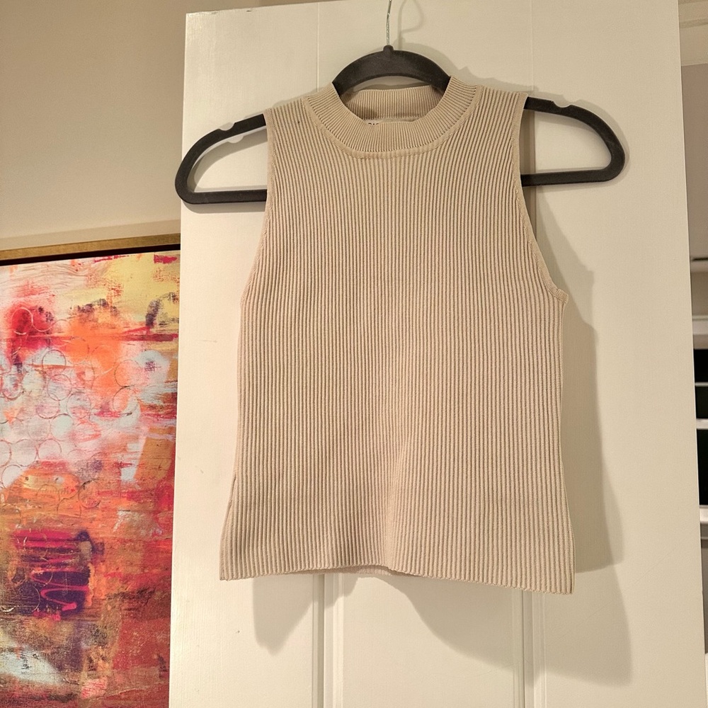 High neck cream ribbed tank sz xs